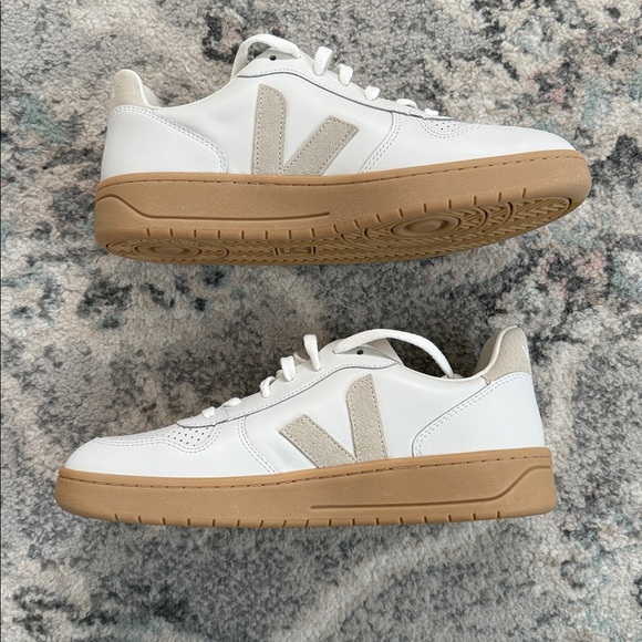 Men’s Veja V-10 Sneakers - Picture 4 of 10